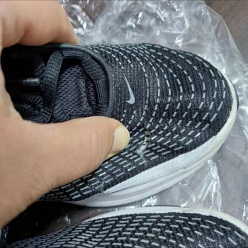 Nike Ayakkabılarında Beklenmedik Yırtılma Sorunu