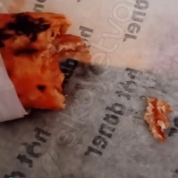 Hot Döner Dürümden Çiğ Et Çıktı!