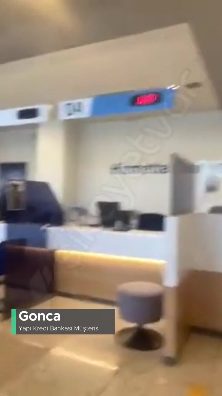 Yapı Kredi Bankası Sıra Sorunu Ve Çalışanların Azarlamaları videonun kapak resmi