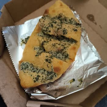 Domino's: Küçük Boyutlu Sarımsaklı Ekmek Hayal Kırıklığı