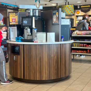 Shell İstasyonunda Sağlık Tehlikesi: Deterjan Ve Süt Yan Yana!