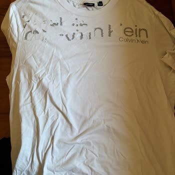 Calvin Klein Tişörtte Deformasyon Ve Boyner'in İlgisizliği