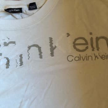 Calvin Klein Tişörtte Deformasyon Ve Boyner'in İlgisizliği