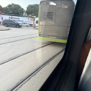 Trafikte Tehlike Yaratan Belediye Otobüsleri