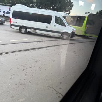 Trafikte Tehlike Yaratan Belediye Otobüsleri