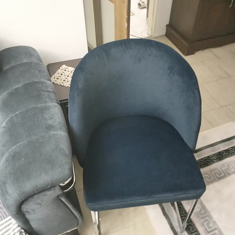 Yanlış Renk Sandalye Ve İlgisiz Müşteri Hizmetleri