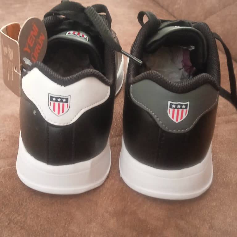 Yanlış Renkli Ayakkabı Sorunu