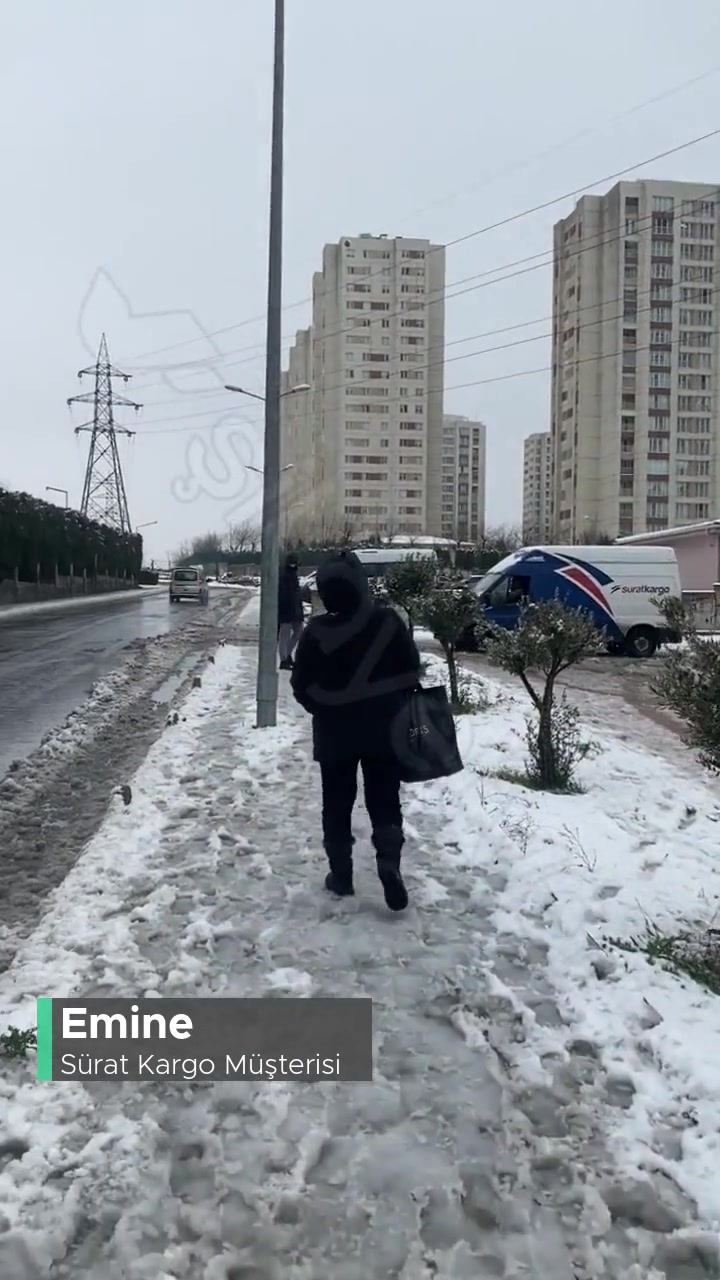 Sürat Kargo Çalışanının Tehlikeli Hareketleri, Yoldakileri Islatması!