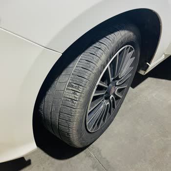 Kötü Lastikli Araç Ve Yanıltıcı Hizmet Deneyimi