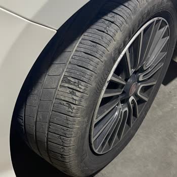 Kötü Lastikli Araç Ve Yanıltıcı Hizmet Deneyimi