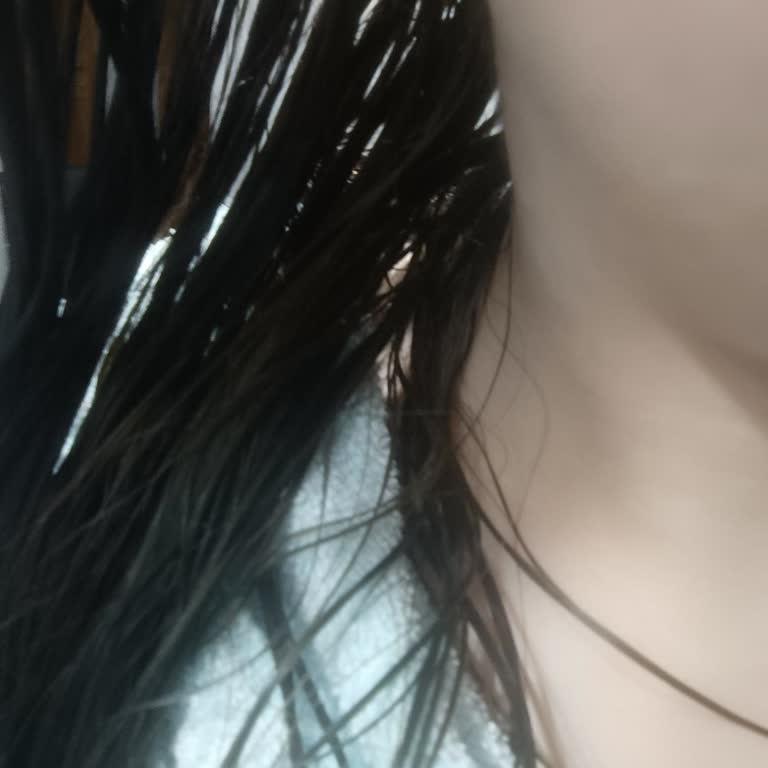 Beklenmedik Saç Rengi Değişimi: Gümüş Sarısı Yerine Koyu Kahve