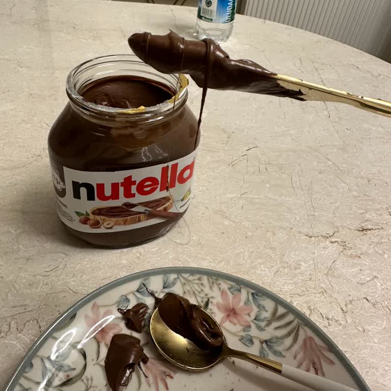 Nutella Kavanozunda İstenmeyen Sürpriz: Saç!