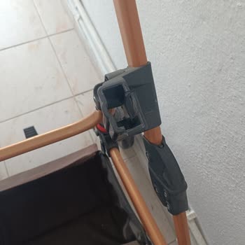 Joel Bebek Arabası Tutacak Sorunu