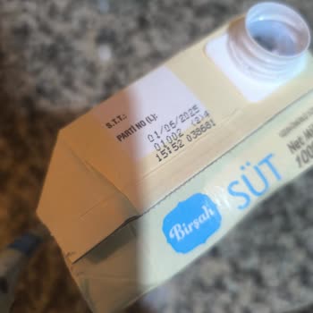 Birşah Süt Paketinden Çıkan Gizemli Cisimler