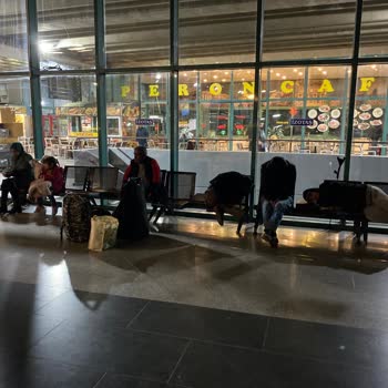 İzmir Otogarında Bekleme Alanı Sorunu