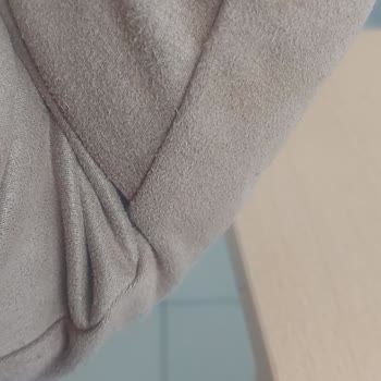 Sadece İki Kere Giyilen Süet Gömlek Tüylenme Sorunu