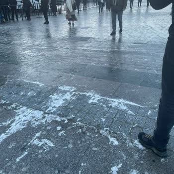 Şişli Belediyesi Çağlayan Adliyesi Önünde Sürekli Buzlanma Sorunu!