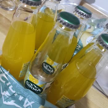 Eksik Ve Boş Soda Şişeleriyle Karşılaşma