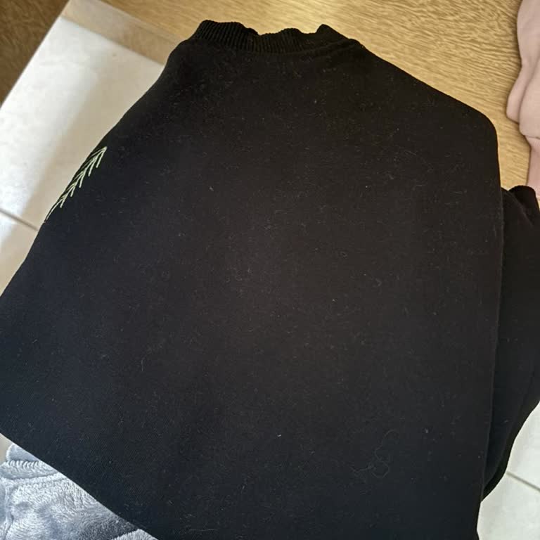 Pahalı Markadan Hayal Kırıklığı: Tüylenen Sweatshirt