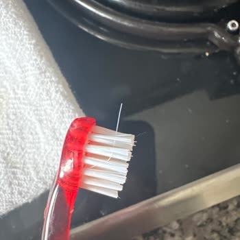 Bebekler İçin Güvensiz Diş Fırçası Tehlikesi