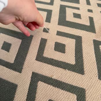 Feyz Contemporary Rugs Halı Her Yerinden İplerini Atmaya Başladı