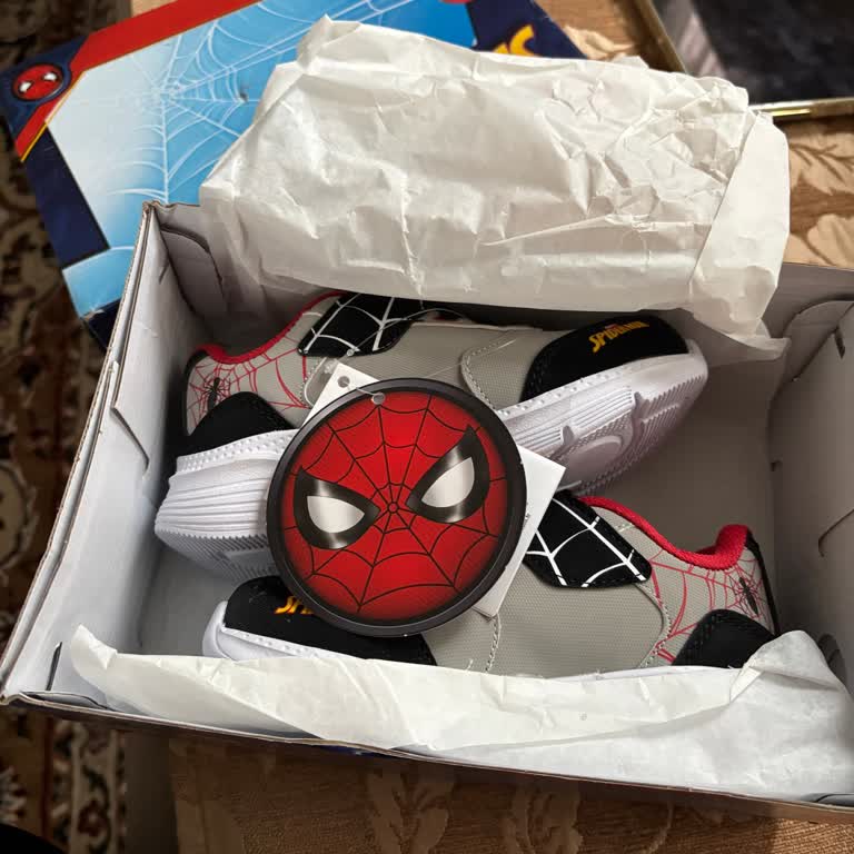 FLO Ayakkabı Yanlış Sipariş Gönderimi: Çocuklar Ağlıyor!