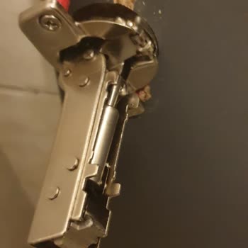 Vitra Dolap Kapağı Sorunu 3 Aydır Çözülemiyor