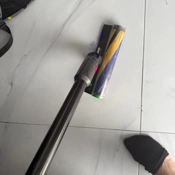 Dyson V15 Broke After a Year – Weak Suction, No Support, and Battery Issues