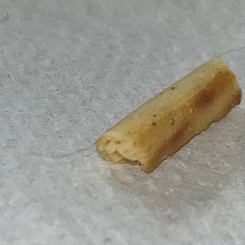 Eti Crax Krakerde İnsan Kılı Şoku