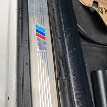 BMW 320d Kapı Ve Cam Fitillerinde Yıpranma Sorunu