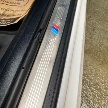 BMW 320d Kapı Ve Cam Fitillerinde Yıpranma Sorunu