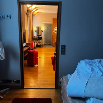 Booking.com Downgraded My Hotel & Ruined My Northern Lights Experience