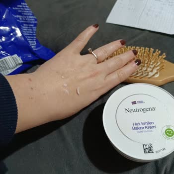 Neutrogena Kremde Tekrarlayan Dökülme Sorunu