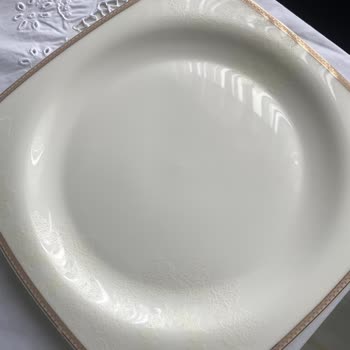 Çeyiz Paketi Sorunları: Kırık Tabak Ve Arızalı Düdüklü Tencere