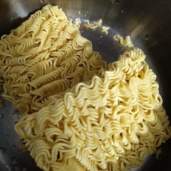 İndomie Paketinde Kurt Şoku