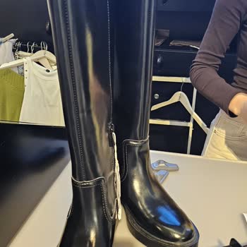 Stradivarius Charged Me ₺2290 for Boots Labeled as ₺1190 and Refused to Honor It