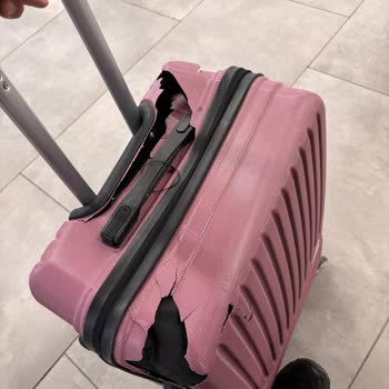 Hasarlı Valiz Ve Yavaş Çözüm Süreci