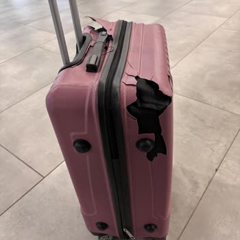 Hasarlı Valiz Ve Yavaş Çözüm Süreci