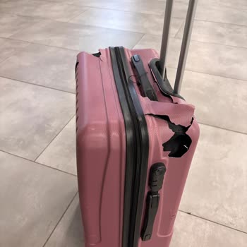 Hasarlı Valiz Ve Yavaş Çözüm Süreci