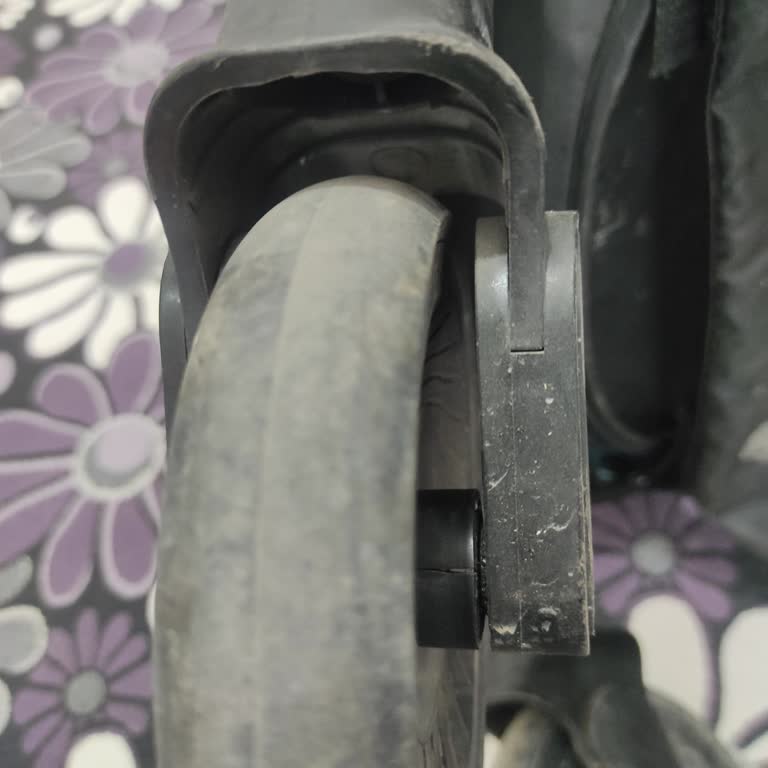 Ayıplı Bebek Arabası: Sürekli Yön Bozukluğu Ve Tekerlek Sorunları