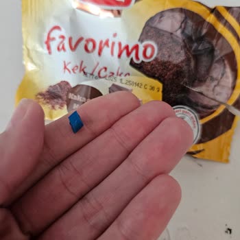 Torku Favorimo Kekten Çıkan Tehlikeli Plastik Parça!