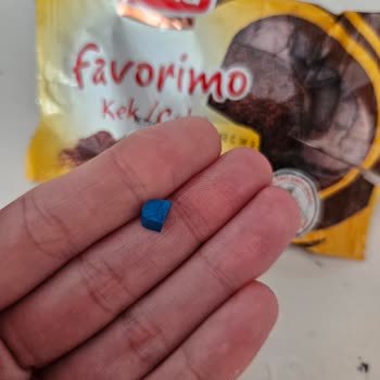 Torku Favorimo Kekten Çıkan Tehlikeli Plastik Parça!