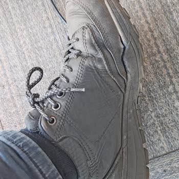 Deri Ayakkabı Aldım, Plastik Çıktı!