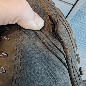 Deri Ayakkabı Aldım, Plastik Çıktı!