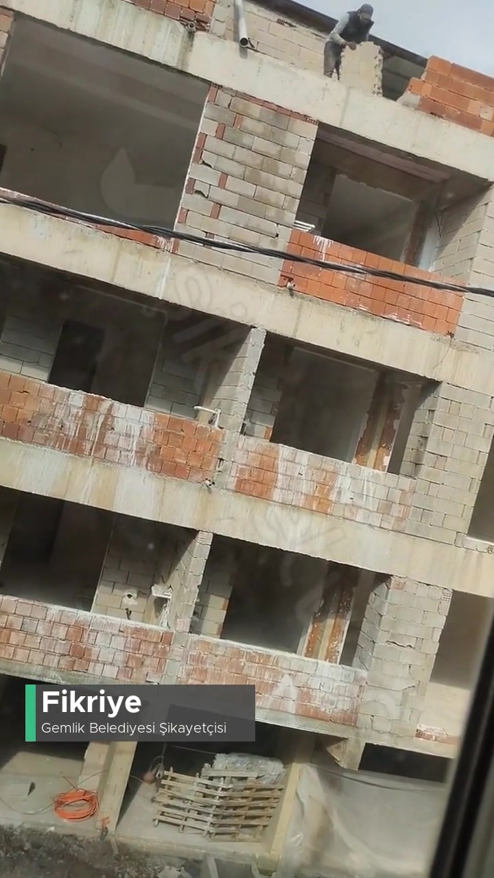 Gemlik Belediyesi Can Güvenliği Olmayan İnşaat! videonun kapak resmi