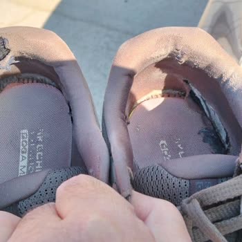 Skechers Ayakkabılarında Beklenmedik Yırtılma Ve İlgisiz İnceleme