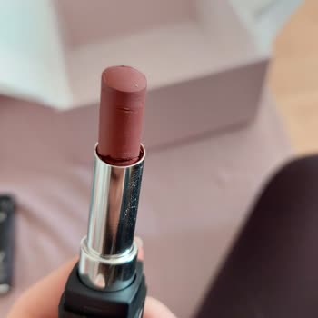 Kırık Ruj Ve İletişim Eksikliği İle Hayal Kırıklığı