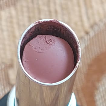 Kırık Ruj Ve İletişim Eksikliği İle Hayal Kırıklığı