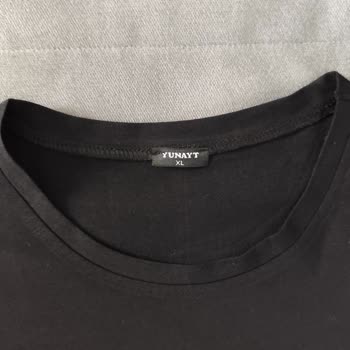 Yanlış Beden: XL Etiketli XS T-shirt Şoku