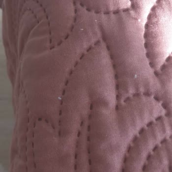 Taç Marka Yatak Örtüsü Tüylenme Sorunu